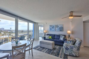 Smart TV, table tennis - BEACH HAVEN -Luxury Oceanfront 2/2 Condo PeckPlaza9SE Heated Pool, Amazing Ocean Views (Daytona Beach)