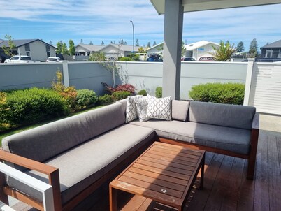 Kaituna Villa close to beaches, vineyards and 3km to town centre