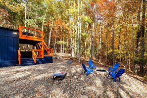 Property grounds - Couples! Bigfoot Tiny Home,  Hot Tub, Firepit, Roof top deck! New cozy cabin (Morganton)