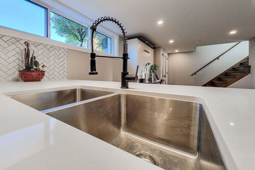 Luxury Waterfront Guest Suite