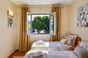 Iron/ironing board, free WiFi, bed sheets