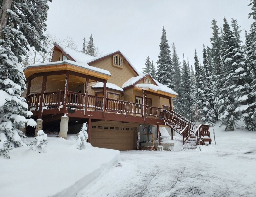 Get Away at this Charming Ridgeview Chalet!