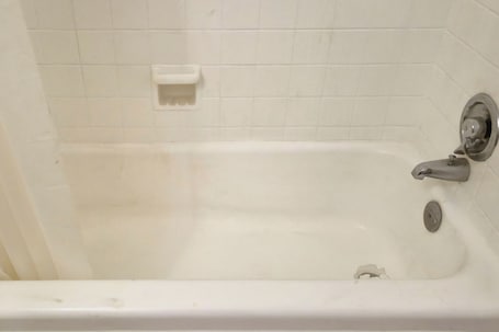 Shower, towels. Way Side Inn by Hotel O Dallas near Fair Park Downtown
