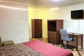 客房, 1 张特大床, 无烟房 | 客房内保险箱、床单