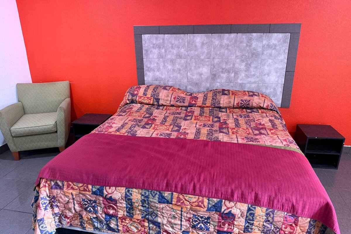 In-room safe, bed sheets