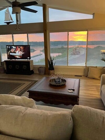 Enjoy Sunsets in a enclosed Jacuzzi in any weather!