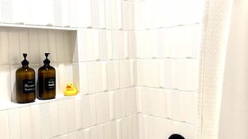 Combined shower/tub, hair dryer, towels, soap