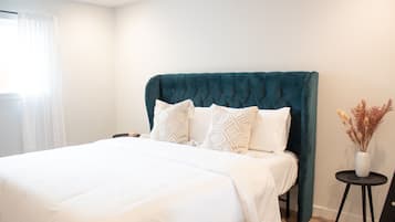 1 habitación, tabla de planchar con plancha y cuna de viaje