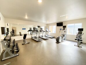 Fitness facility - Beautiful Oasis 2/2 with free wi-fi & parking! (Centennial)