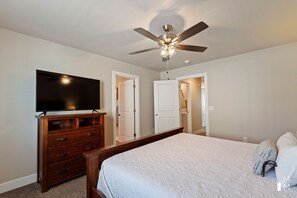 3 chambres, fer et planche à repasser, Wi-Fi gratuit, draps fournis