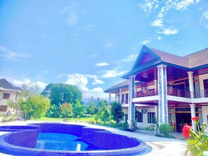Front of property - Vang Vieng Garden Resort (Vang Vieng)
