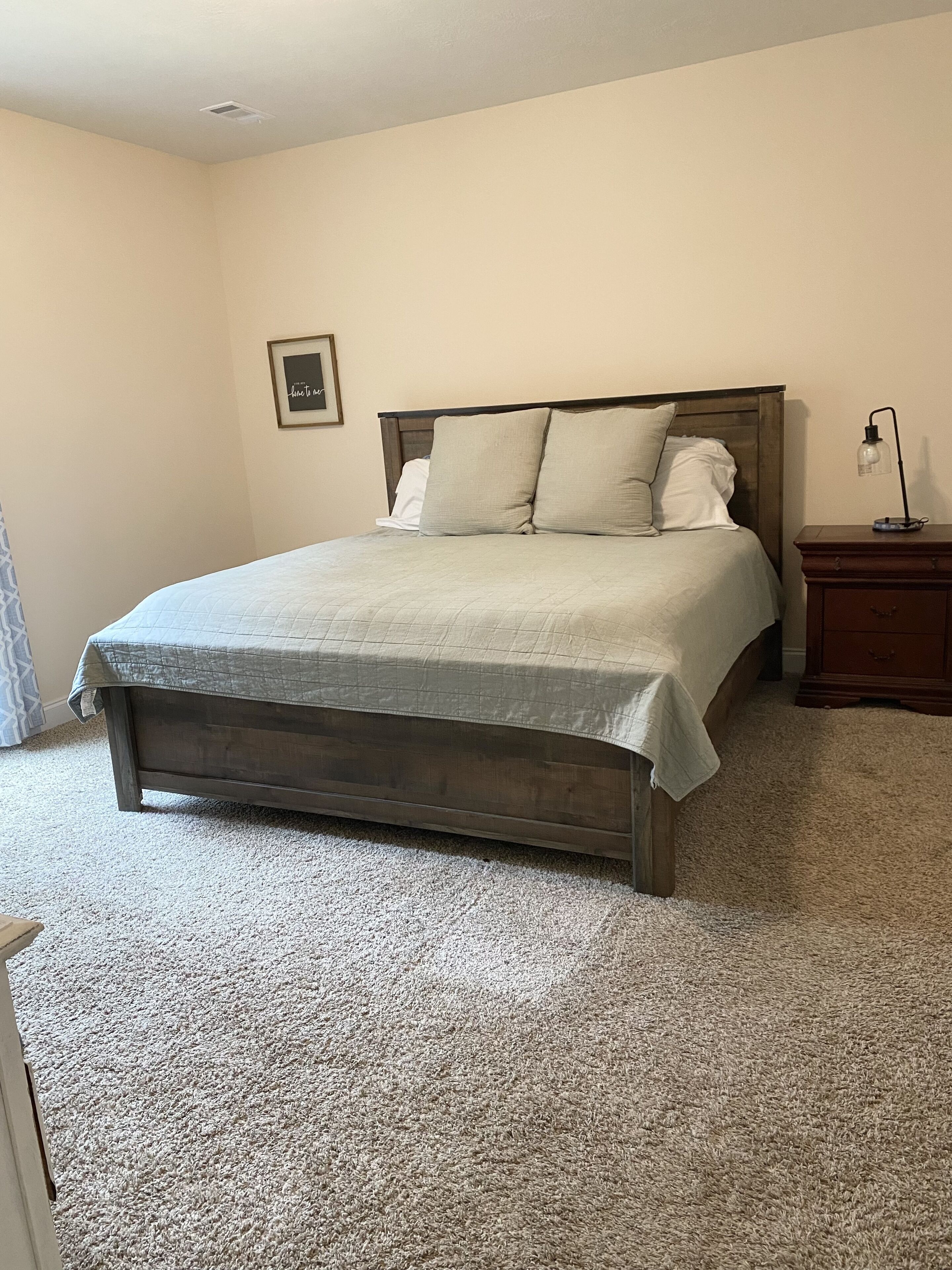 4 bedrooms, bed sheets