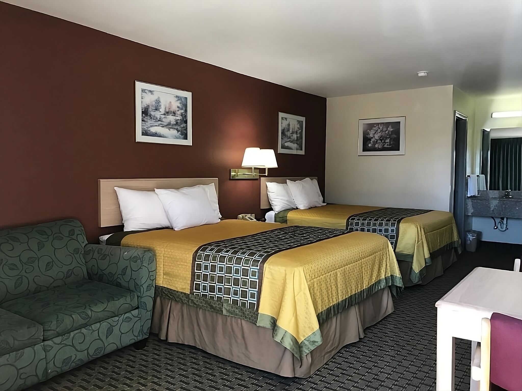 Look No More! 2 Comfortable Units, Free Parking & Breakfast, Near Library Park