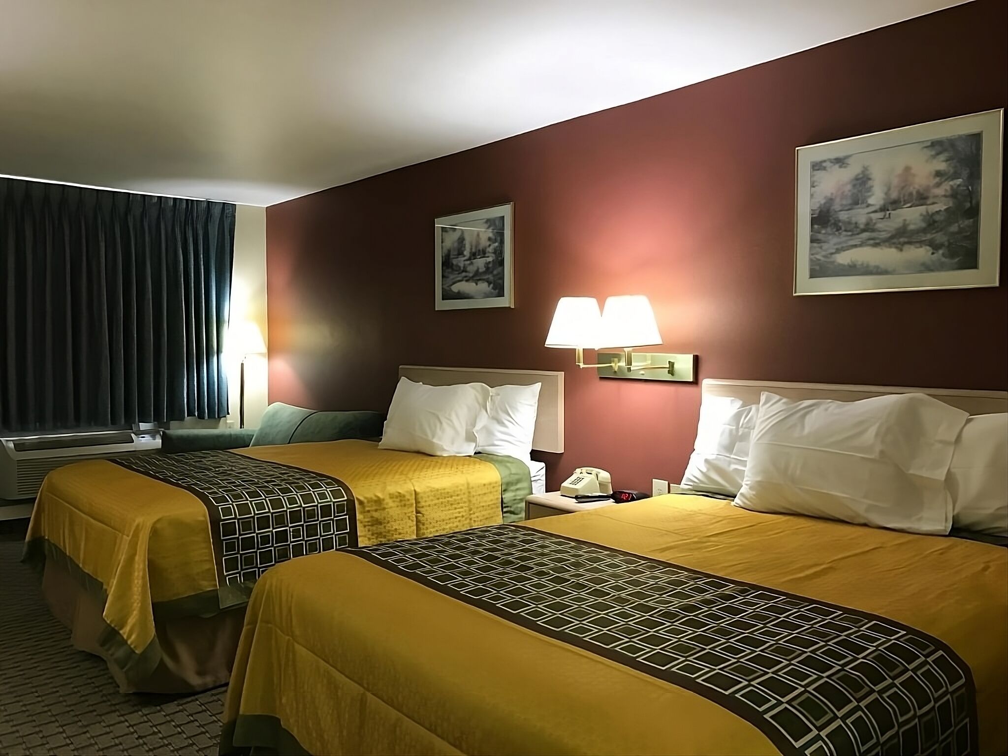 Look No Further! 3 Pet-friendly Units, Free Breakfast, Pool, Near Cabot Fields