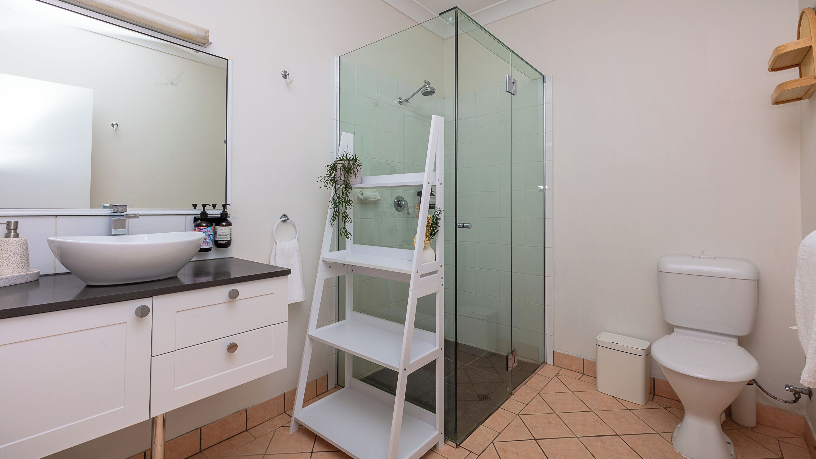 Familienvilla, 2 Schlafzimmer, Balkon, Buchtblick | Badezimmer