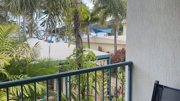 Familienvilla, 2 Schlafzimmer, Balkon, Buchtblick | Terrasse/Patio