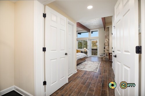 Double the Condo, Double the Fun! | Ski slope side & Mountain views | Vaulted ceilings!