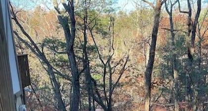 Woodland Condo | Minutes from Bryce Resort!
