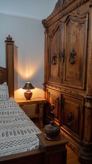 5 bedrooms, desk, iron/ironing board, free WiFi