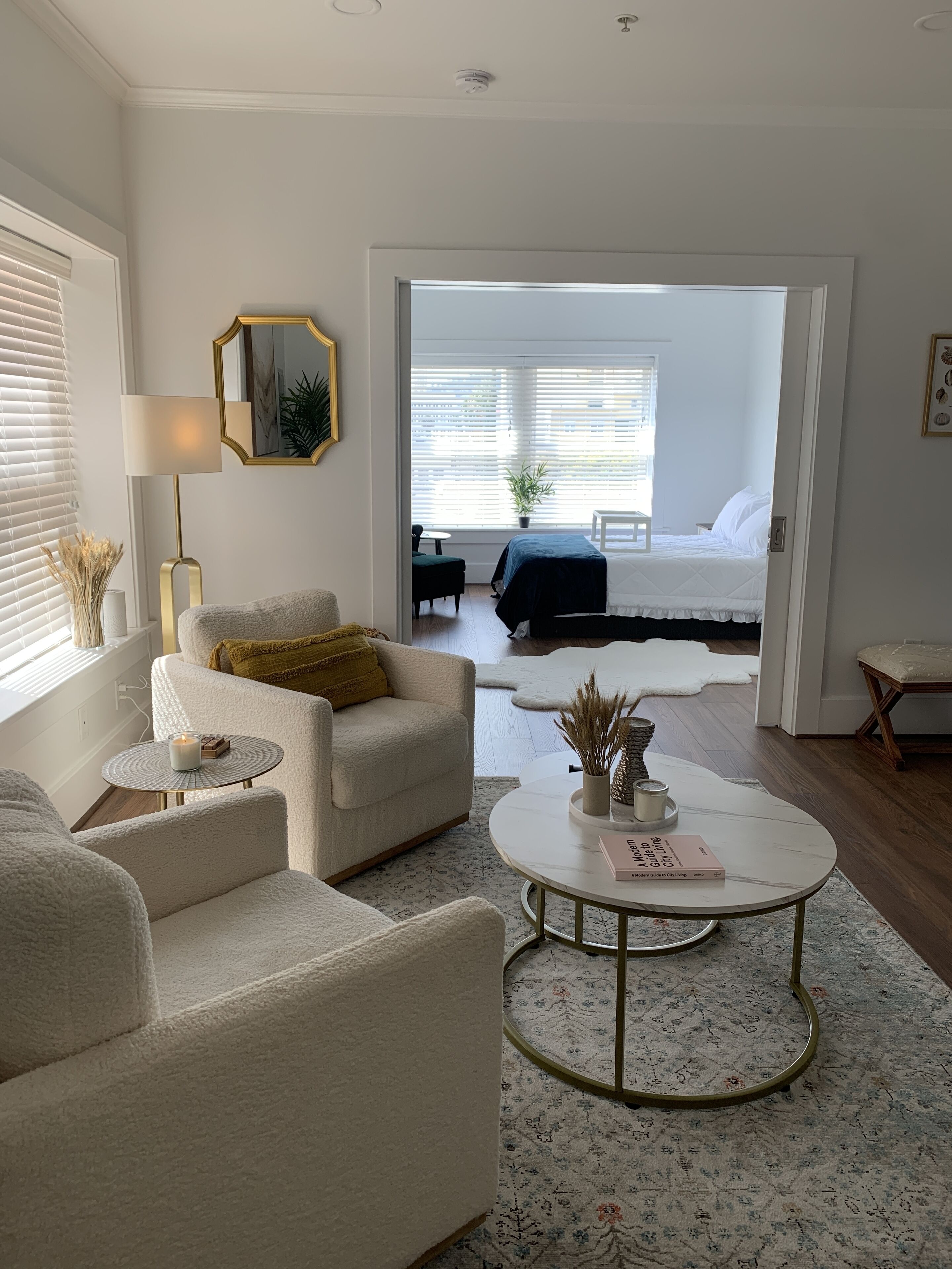 Lovely unit in heart of Hollywood