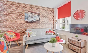 2 bedrooms, WiFi - Majestic Mews Apartment Super Central Sleeps 2 to 8 Guests Free Wifi (Brighton)