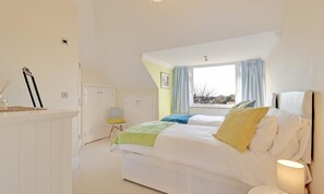 House | 2 bedrooms - Brunswick Fab Pad - 2 Bedroom 2 Bathroom Garden View Balcony (Hove)