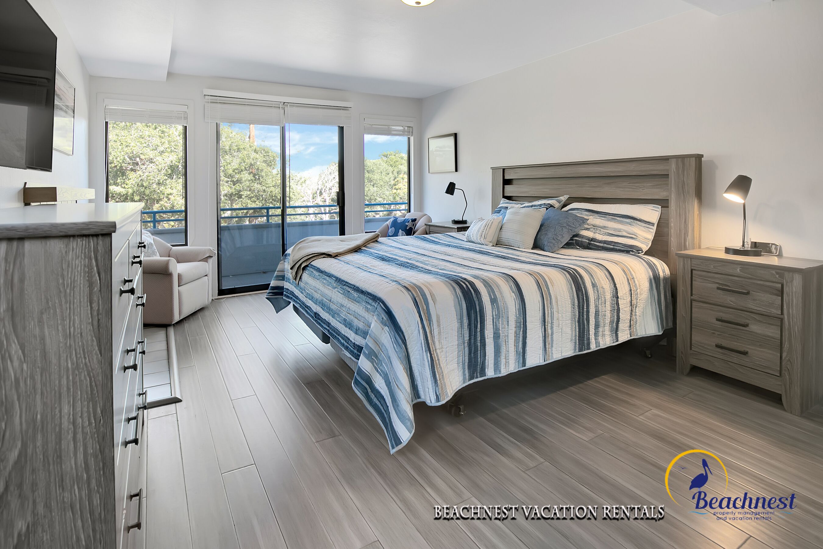 3 camere, una scrivania, accesso a Internet, lenzuola