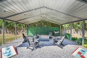 Terrace/patio - On Main St! Private Heated pool, Golf cart included, Sleeps 10 (Bay St. Louis)