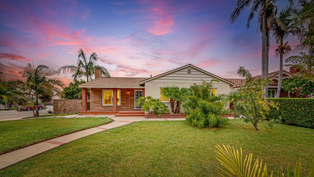 A two-story house with a well-maintained lawn and palm trees. - Cozy, spacious 4B4B house with high-speed internet near Disney (West Covina)