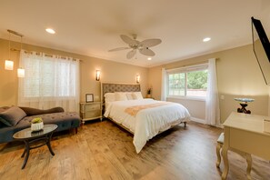 4 habitaciones, escritorio y tabla de planchar con plancha 