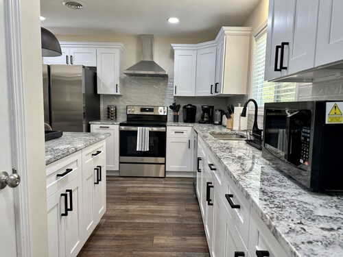 NEW! Beautifully Renovated, 3bd that has it all!