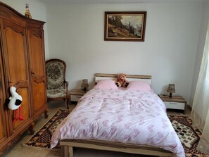 1 chambre, fer et planche à repasser, lit parapluie, Wi-Fi gratuit