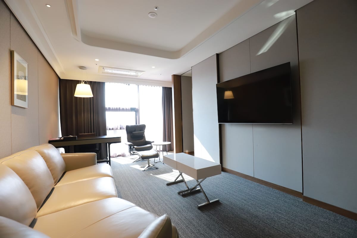 May Suite | 1 bedroom, individually decorated, desk, laptop workspace