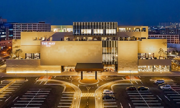 Front of property - evening/night