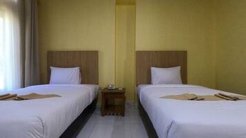 Deluxe Twin Room | Gebar bulu kapas, bar mini, peti besi dalam bilik, meja