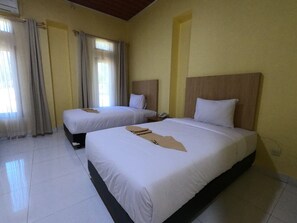 Deluxe Twin Room - EduTel (Labuan Bajo)