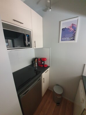 Refrigerador, horno, parrilla de estufa y lavavajillas 