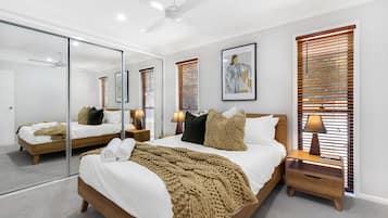 2 bedrooms, iron/ironing board, travel cot, free WiFi