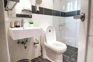 Dusche, Handtücher, Seife, Toilettenpapier