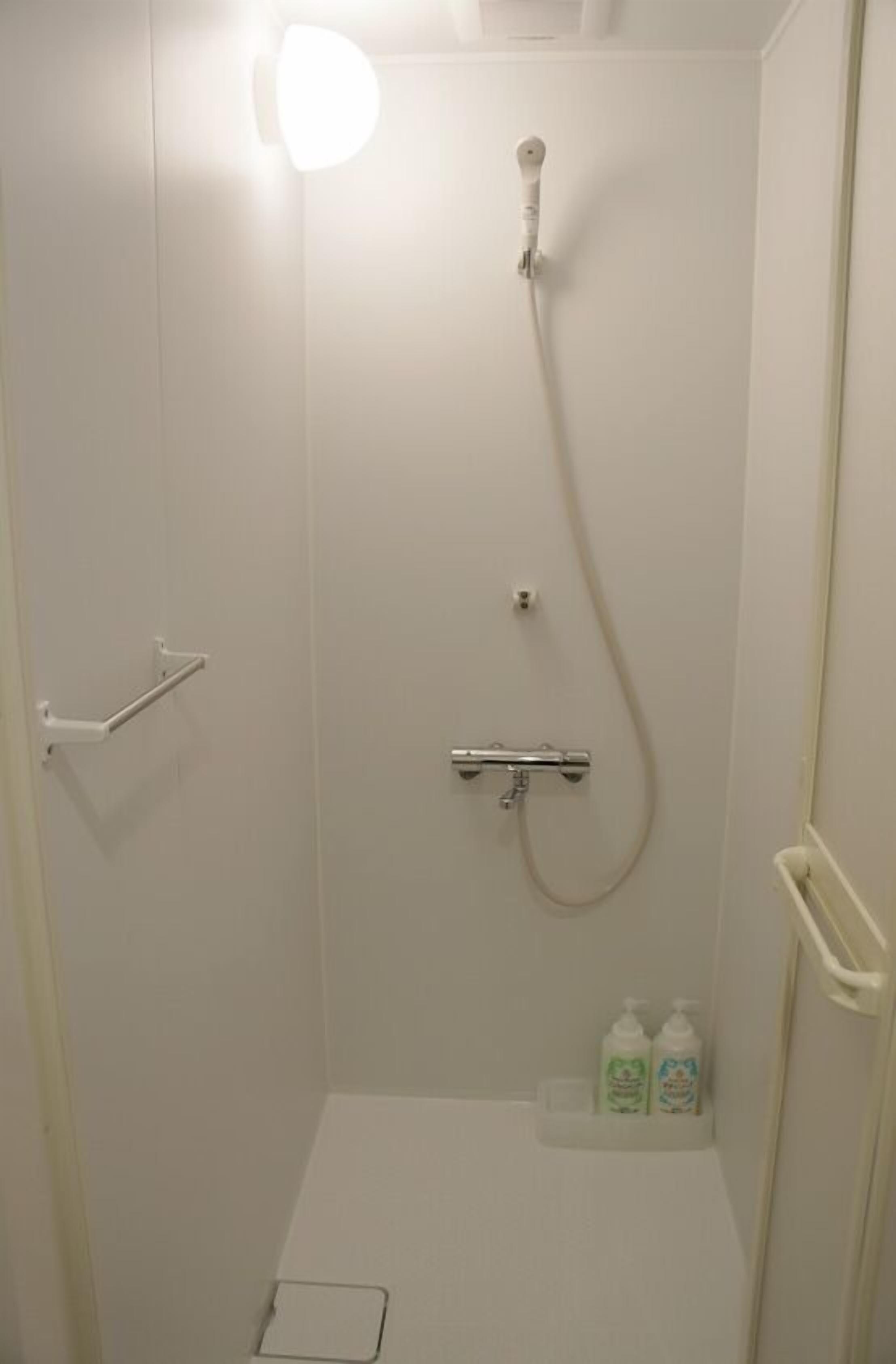 Deep soaking tub, free toiletries, hair dryer, bathrobes