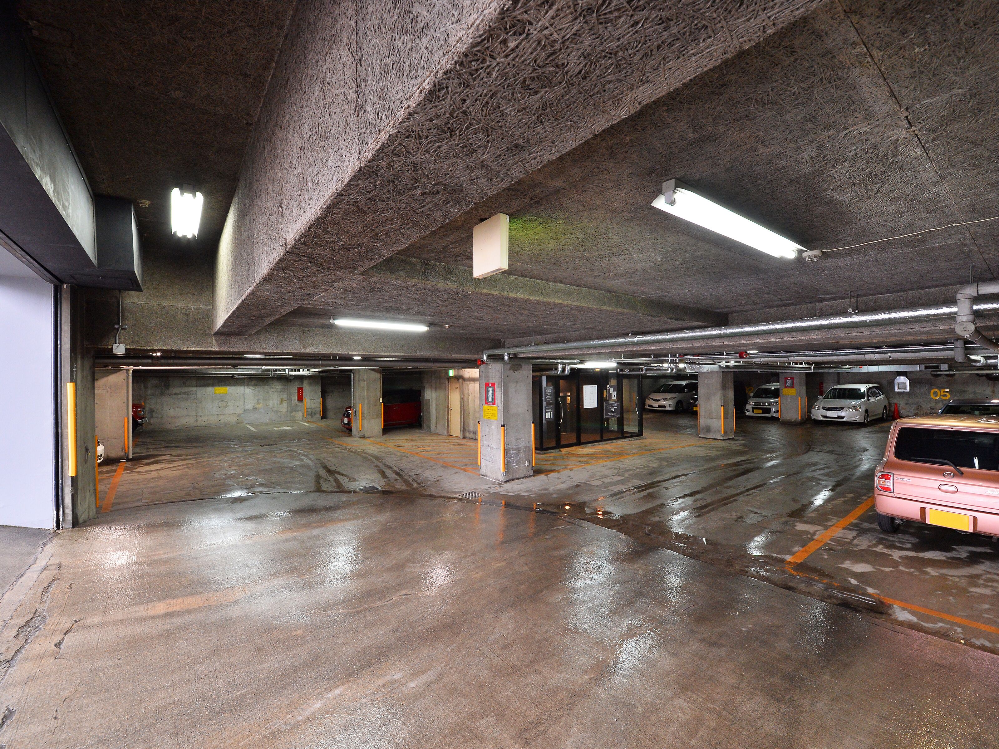 self-parking (surcharge) 1000 per night