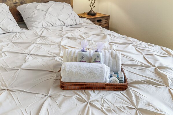 1 bedroom, iron/ironing board, free WiFi, bed sheets - Romantic place - close to downtown Livermore and local wineries (Livermore)