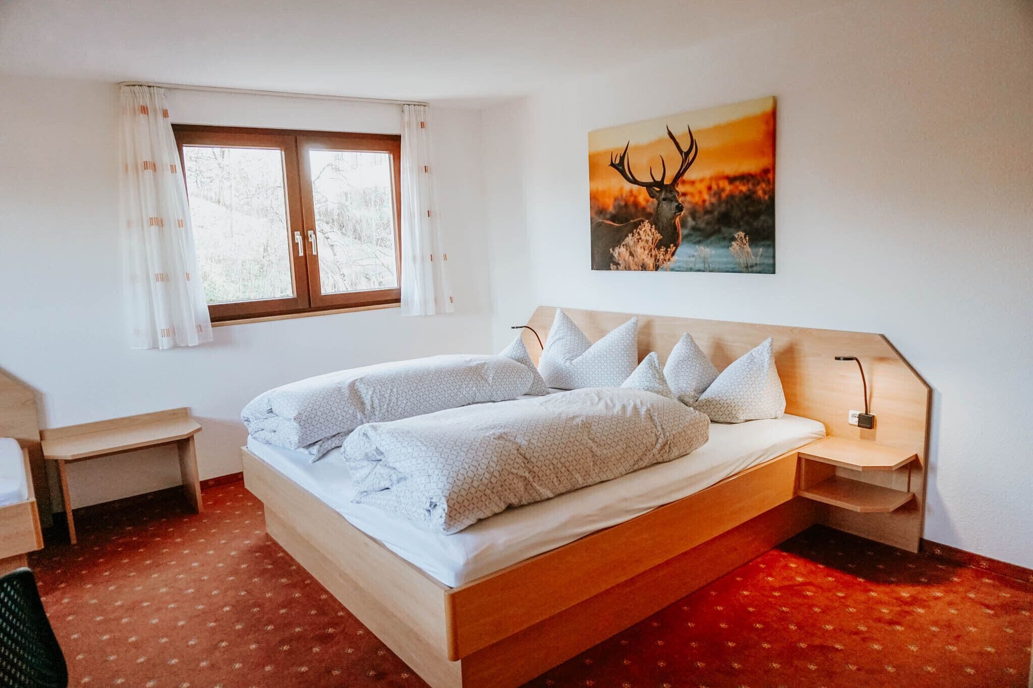 베이직 트리플룸 | 저자극성 침구, 책상, 무료 WiFi, 침대 시트