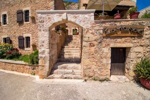 숙박 시설 입구