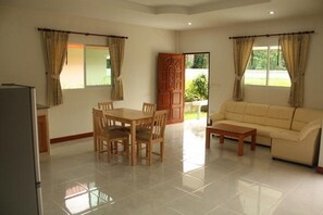 Ház, 2 hálószobával, akadálymentesített, dohányzó | Nappalirész