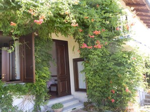 Property entrance - Ca der Forn the Bread Oven House in Cascina Bricchetto Langhe - Italy (Trezzo Tinella)
