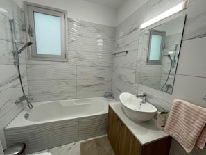 Apartment, 3 Bedrooms, Private Pool | Bathroom
