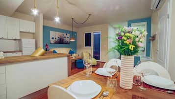 Apartment, 1 Bedroom, Balcony | Tempat makan