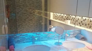 Kondominium, beberapa kamar, akses difabel, Boleh Merokok | Kamar mandi