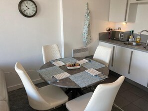 Appartement, 2 slaapkamers, toegankelijk voor mindervaliden, balkon | Dineerruimte